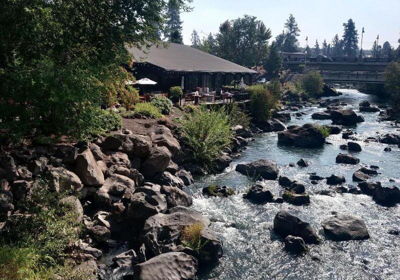 リゾートホテル Riverhouse Lodge