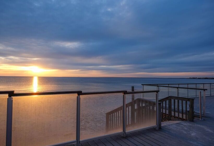 Sea Crest Beach Resort