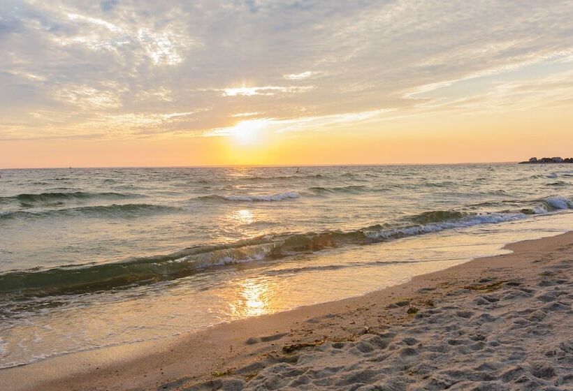 Sea Crest Beach Resort