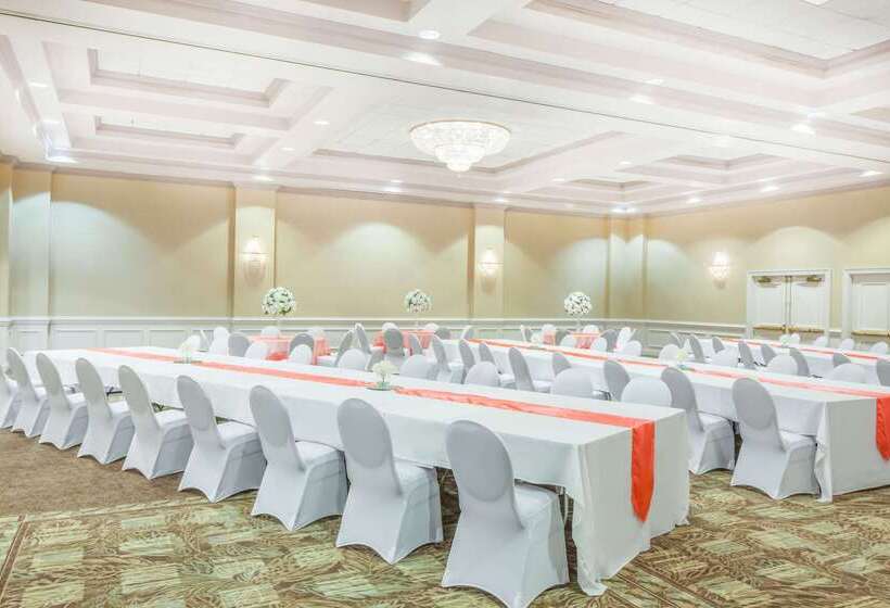 استراحتگاه Wyndham Virginia Beach Oceanfront