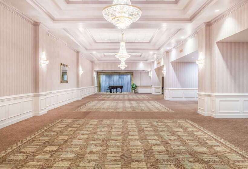 استراحتگاه Wyndham Virginia Beach Oceanfront