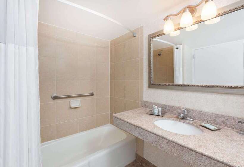 استراحتگاه Wyndham Virginia Beach Oceanfront