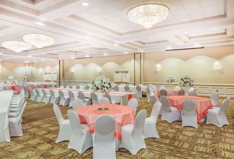 استراحتگاه Wyndham Virginia Beach Oceanfront