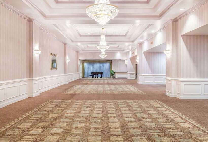 استراحتگاه Wyndham Virginia Beach Oceanfront