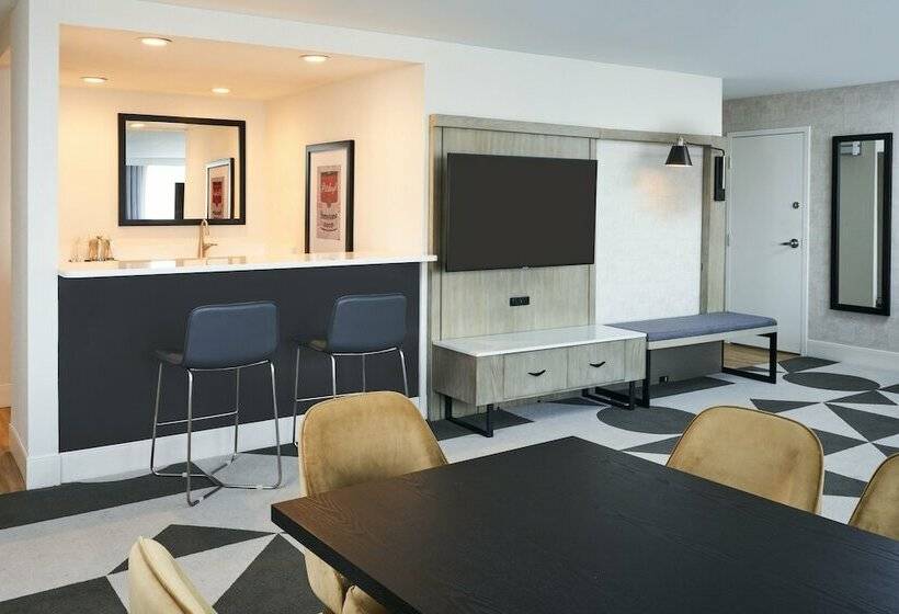 Sheraton Pittsburgh Hotel At Station Square