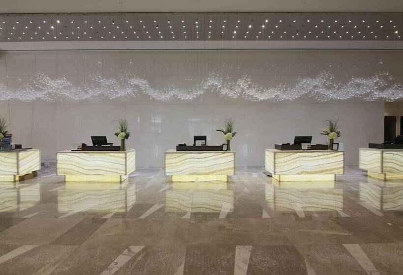 The La Grand Hotel Downtown