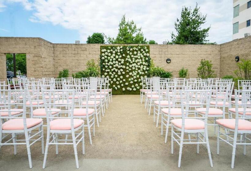 Crowne Plaza Hotel And Suites Pittsburgh South, An Ihg