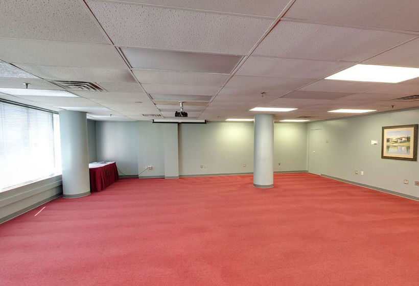 Garfield Suites Hotel