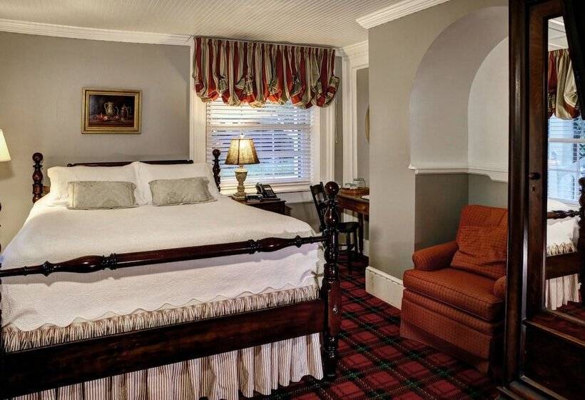 Отель 200 South Street Inn