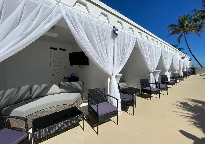 Отель Alexander