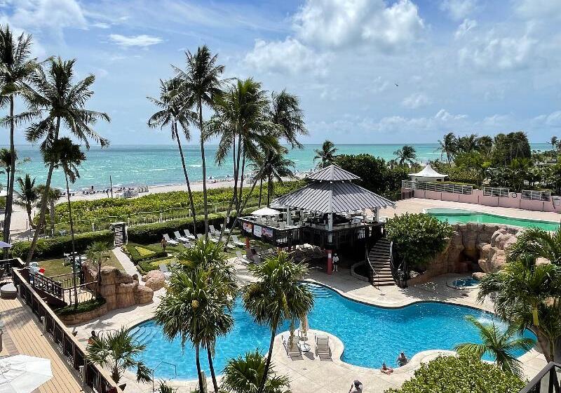 Отель Alexander