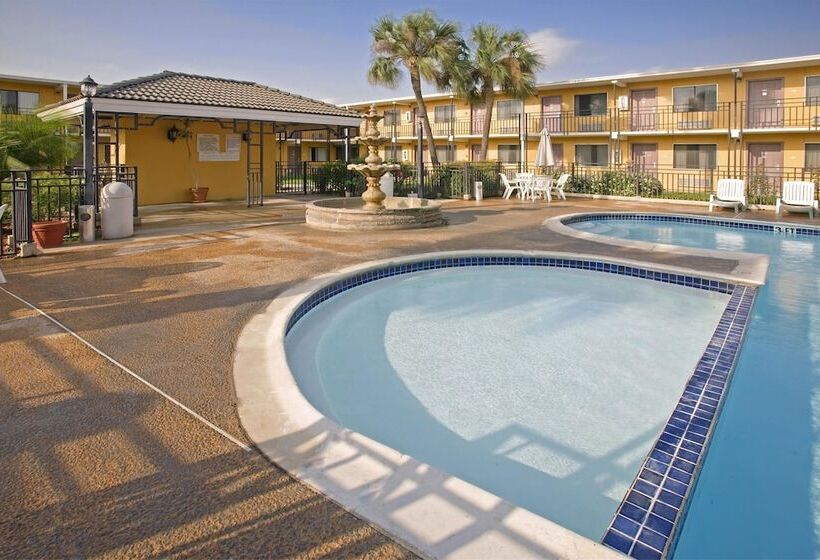 فندق Americas Best Value Inn Laredo