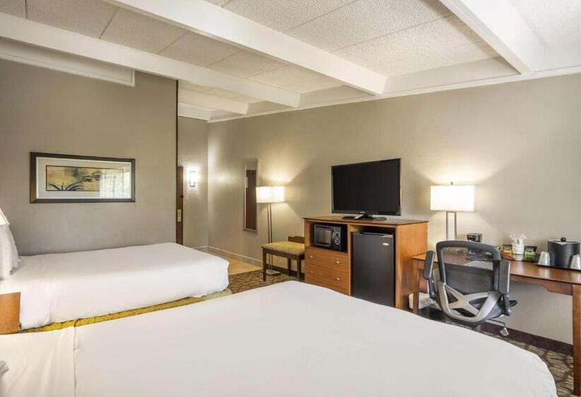 هتل Americinn By Wyndham Grand Rapids Airport North