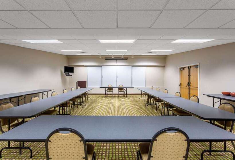 ホテル Baymont By Wyndham Elkhart