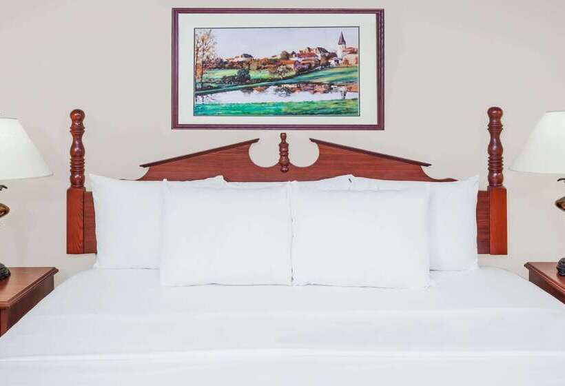 ホテル Baymont By Wyndham Elkhart