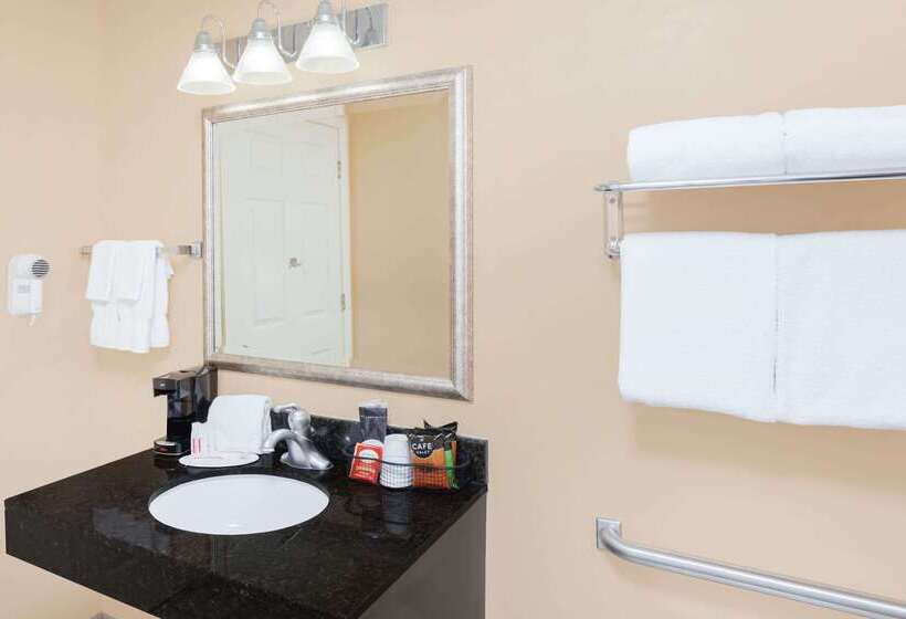 ホテル Baymont By Wyndham Elkhart