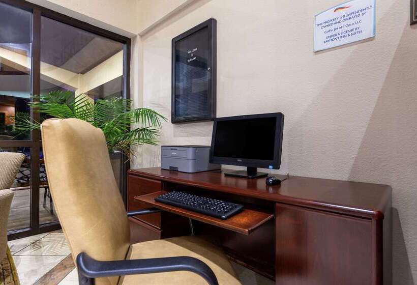 ホテル Baymont By Wyndham Elkhart