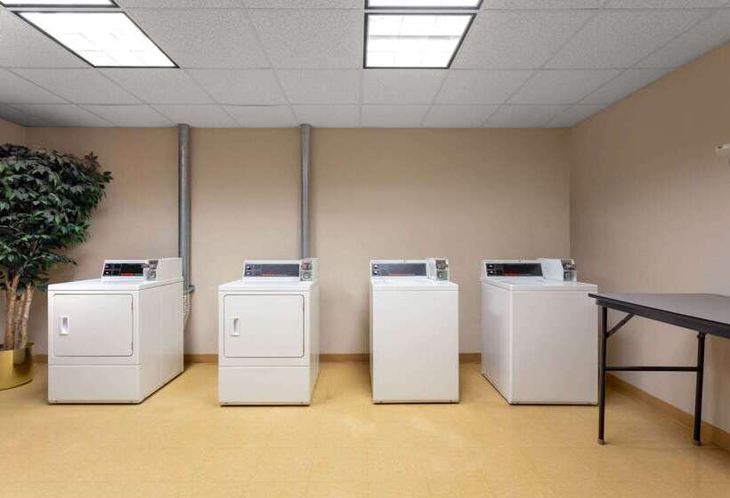 ホテル Baymont By Wyndham Elkhart