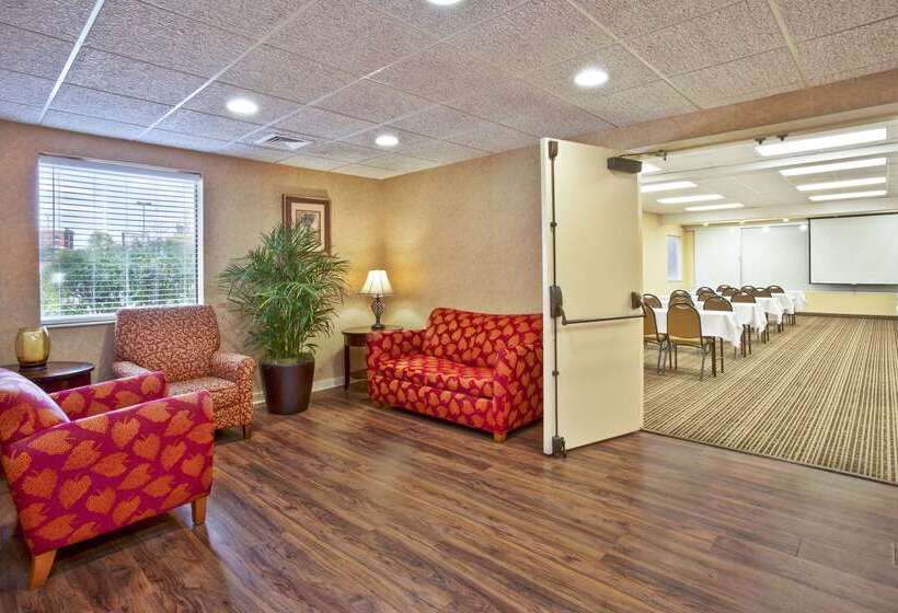 ホテル Baymont By Wyndham Knoxville/cedar Bluff