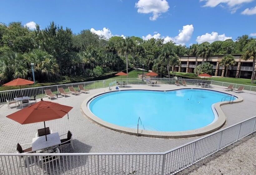 فندق Rodeway Inn