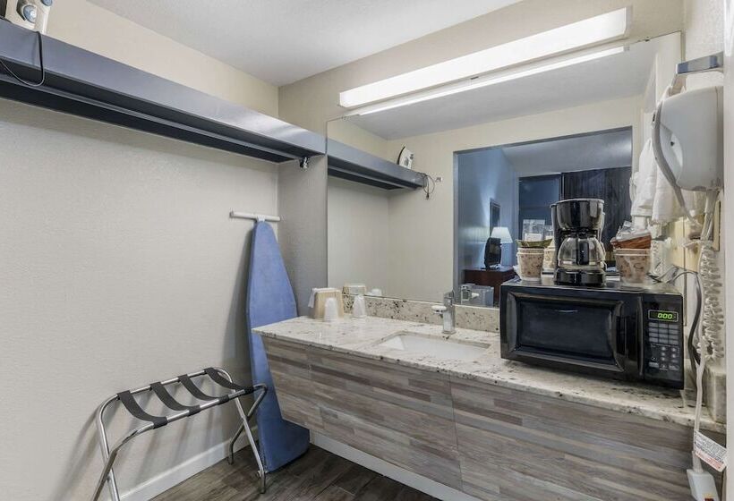 فندق Rodeway Inn