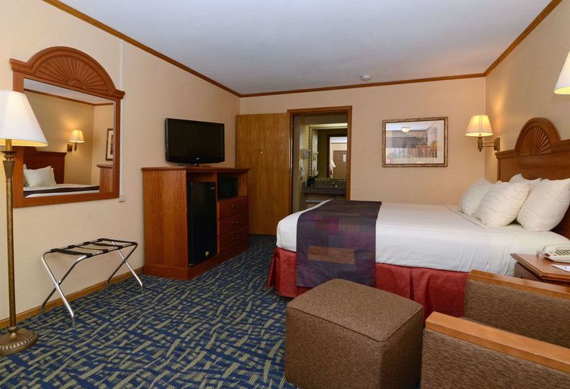 فندق Surestay By Best Western Kansas City Country Inn North