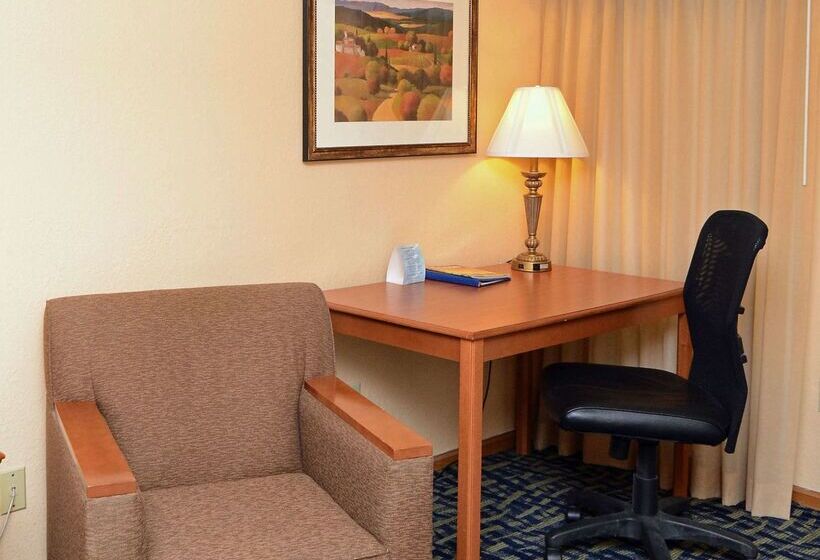 فندق Surestay By Best Western Kansas City Country Inn North