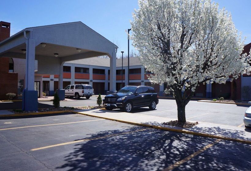 فندق Surestay By Best Western Kansas City Country Inn North