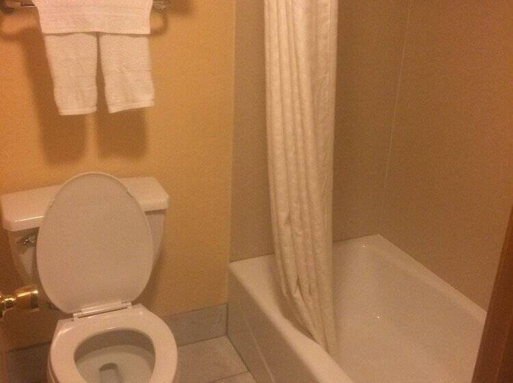 فندق Surestay By Best Western Kansas City Country Inn North