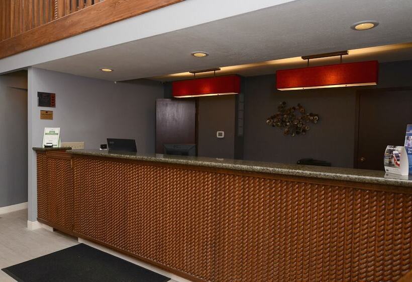 فندق Surestay By Best Western Kansas City Country Inn North