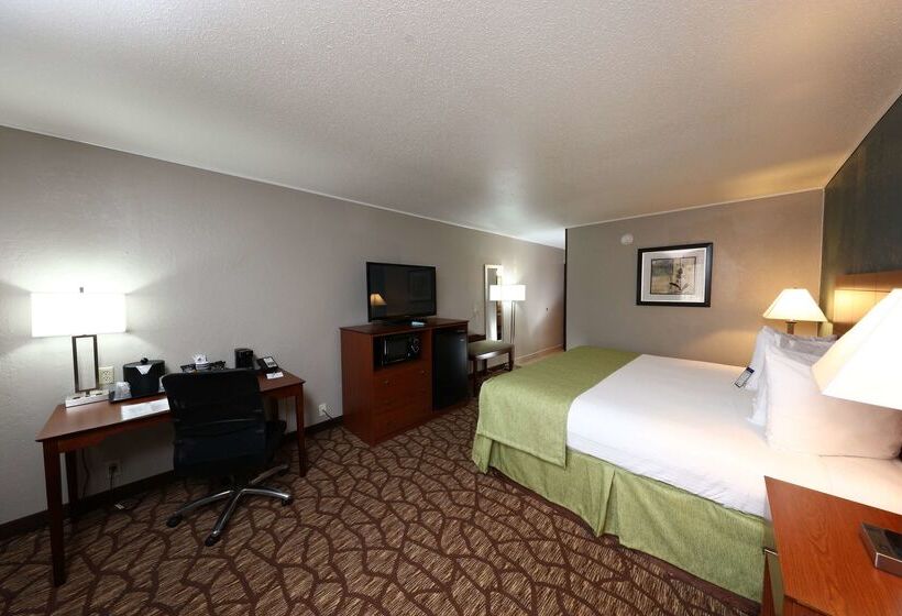 هتل Americinn By Wyndham Grand Rapids Airport North