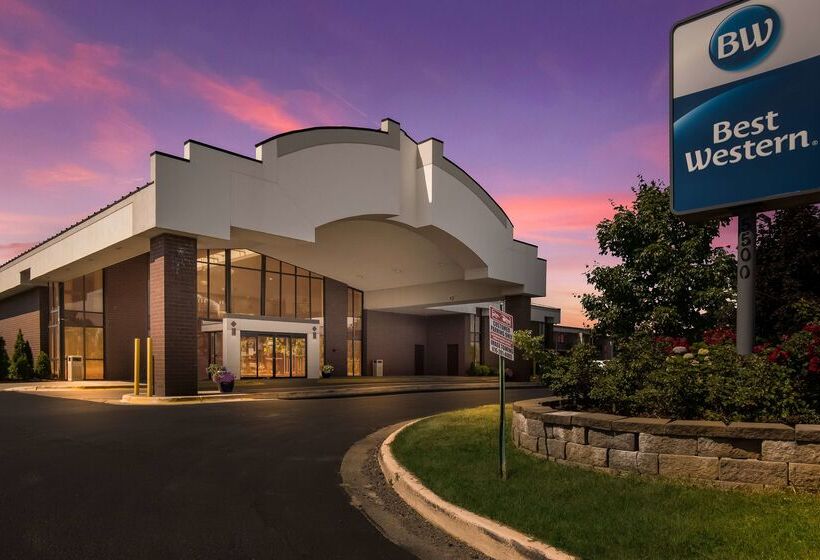 هتل Americinn By Wyndham Grand Rapids Airport North