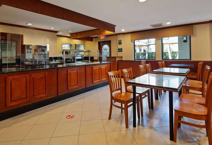 فندق Best Western Plus Orange County Airport North