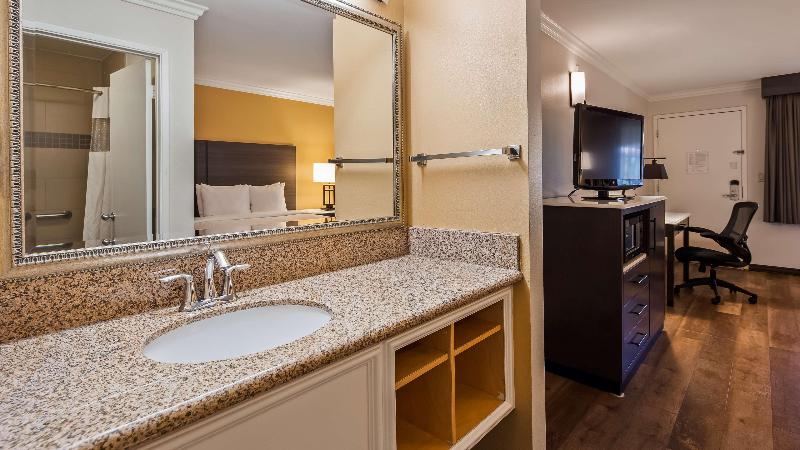 فندق Best Western Plus Orange County Airport North