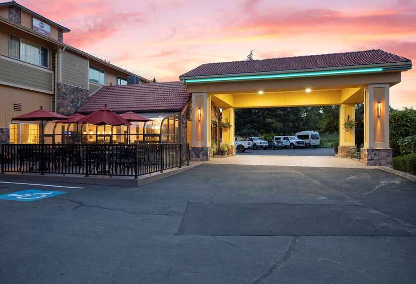 هتل Best Western Plus Parkway Inn