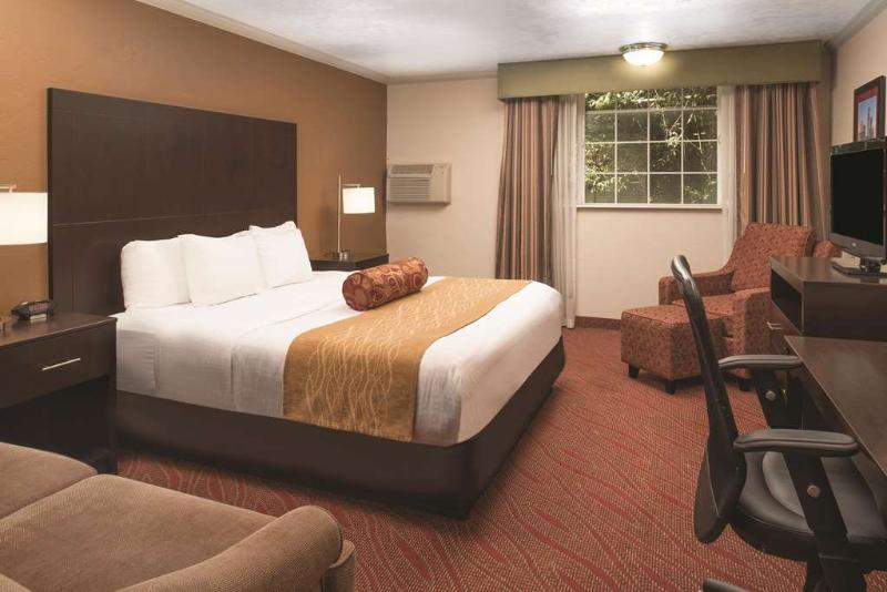 هتل Best Western Plus Parkway Inn