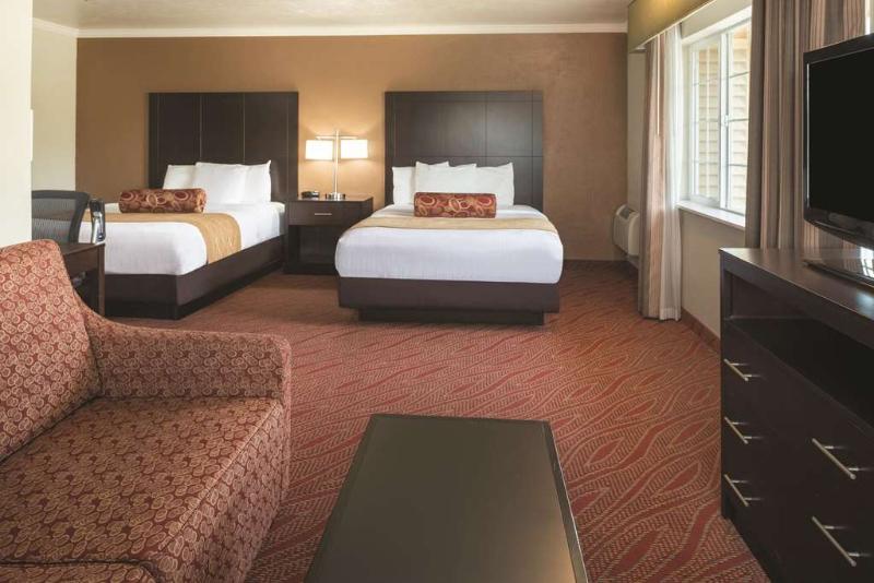 هتل Best Western Plus Parkway Inn