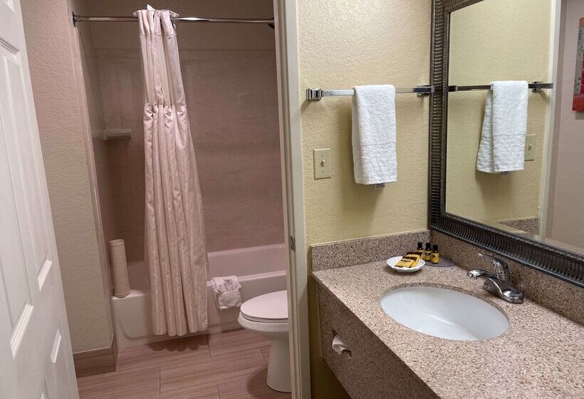 בית מלון כפרי Best Western Plus Pleasanton Inn