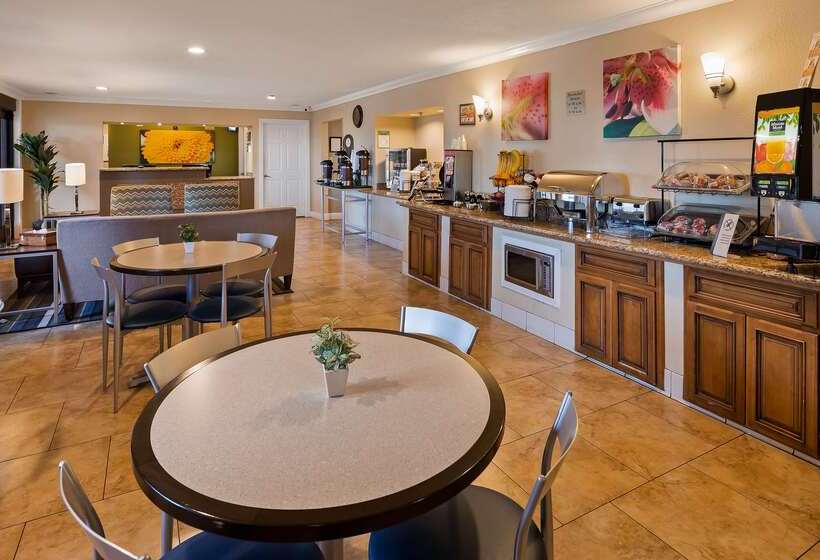 בית מלון כפרי Best Western Plus Pleasanton Inn