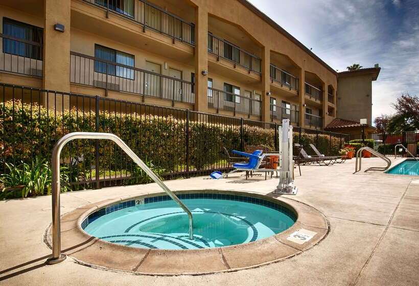 בית מלון כפרי Best Western Plus Pleasanton Inn