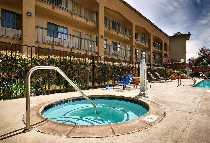 בית מלון כפרי Best Western Plus Pleasanton Inn