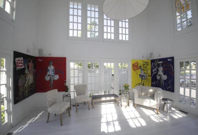 בית מלון כפרי Capri Southampton