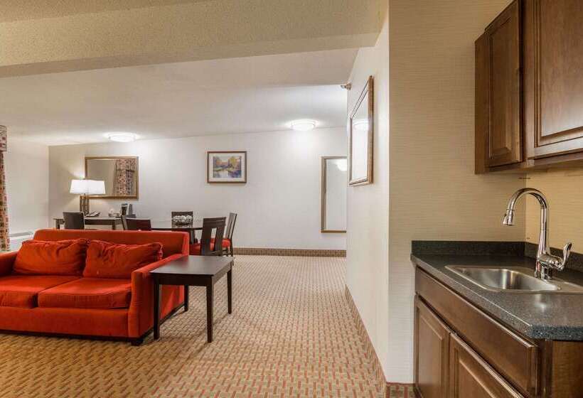 Clarion Hotel Convention Center