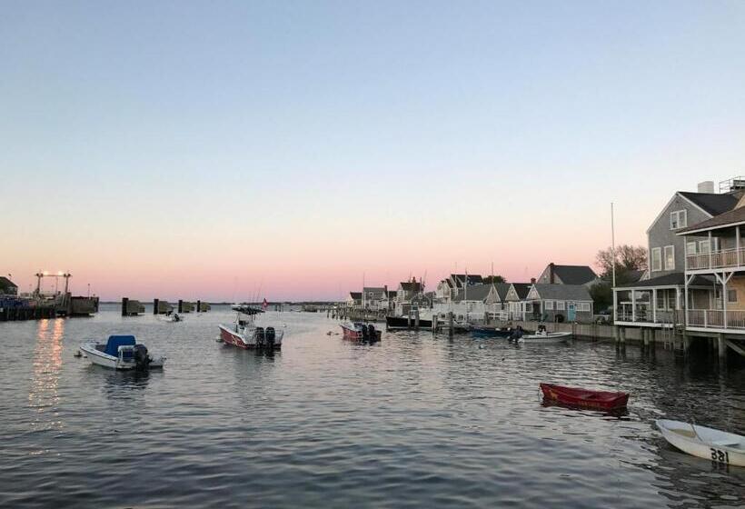 ホテル Cliff Lodge