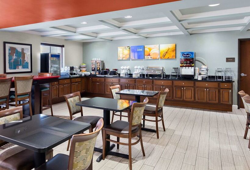 هتل Comfort Inn & Suites Springfield I55