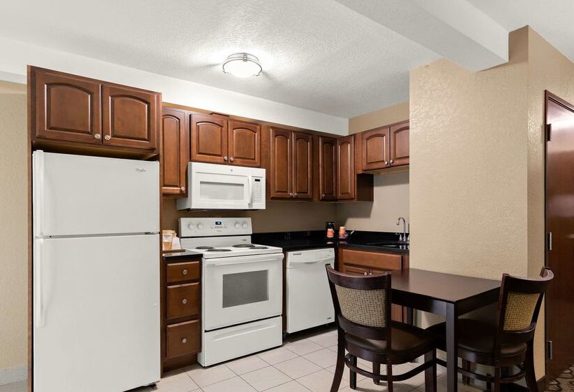 هتل Comfort Inn & Suites Springfield I55