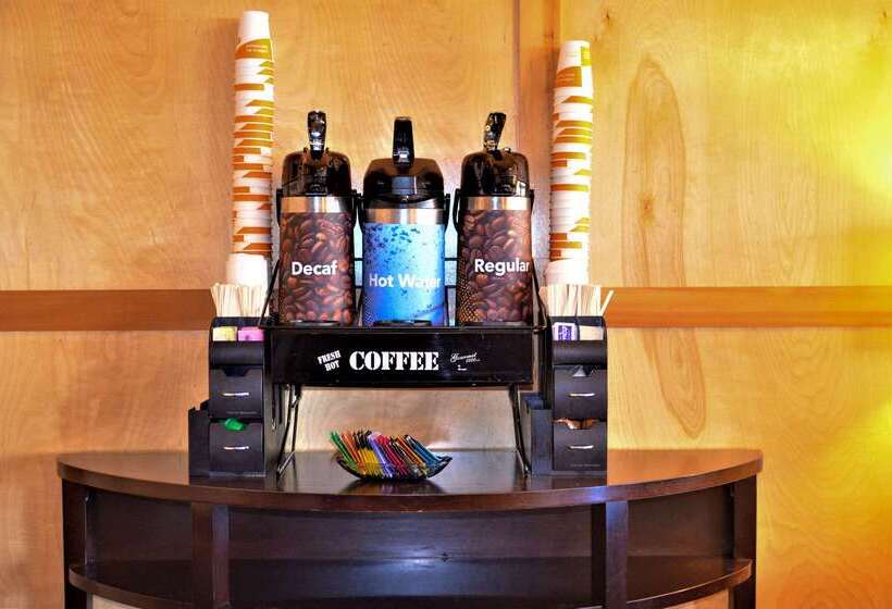 ホテル Comfort Inn & Suites Vancouver Downtown City Center