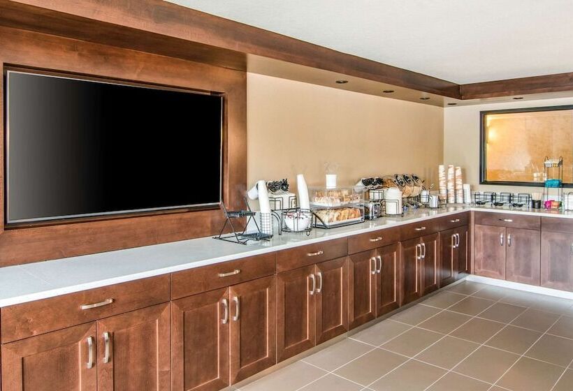 ホテル Comfort Inn & Suites Vancouver Downtown City Center