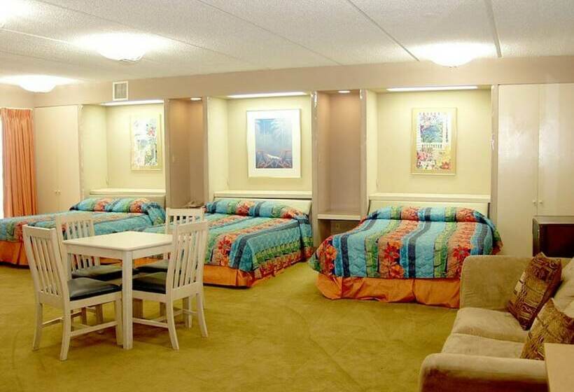 Отель Commodore On The Beach