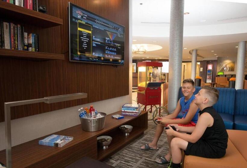 Отель Courtyard By Marriott Canton